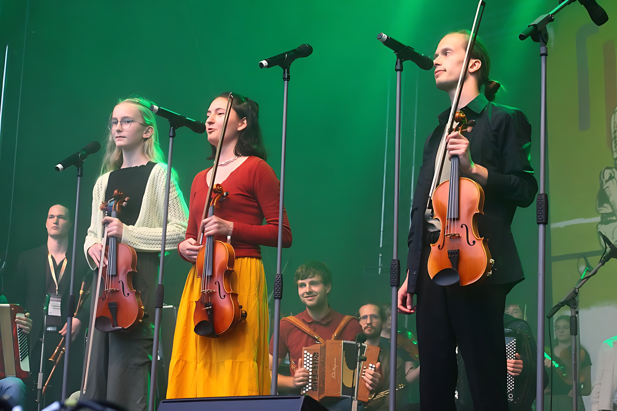 Mitglieder des Jugendfolkorchesters beim Rudolstadt-Festival 2024 (Foto: Michael A. Schmiedel)