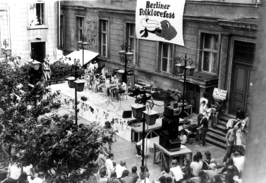 3. Berliner Folklorefest im Hof des HdjT, Juni 1980 (Foto: Harald Mohr)